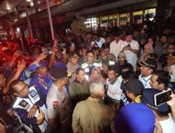 Kapolda Jatim Dampingi Menhub, dan Kakorpolairud Tinjau Korban KMP Tunu Pratama Jaya di Ketapang Banyuwangi