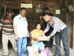 Ameria Zebua Seorang Janda Menangis Disambangi Kasat Lantas Polres Nias