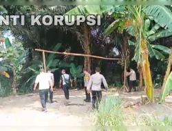 Kapolsek Kandangan Iptu Winarto Siswomiharjo Beserta Anggota Bakar Arena Perjudian Sabung Ayam di Jeruk Wangi
