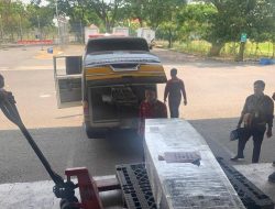 Ambulans Gratis Polres Gresik Antar Jenazah Pahlawan Devisa Asal Desa Lowayu ke Rumah Duka