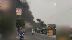 Gudang Rosokan di Jalan raya Kejagan, Desa Pandansili, Kecamatan Trowulan Ludes dilalap jago Merah