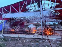 Markas Perjudian Sabung Ayam di Desa Pepe, Kecamatan Sedati, Sidoarjo dibakar Polisi