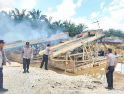 Polda Riau Konsisten Tindak PETI, Enam Rakit Tambang Ilegal Diamankan di Kampar Kiri