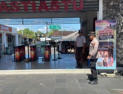 Personil Polsubsektor Tanah Lot Melaksanakan Patroli Dan Penjagaan Atensi Kunjungan Wisata di DTW Tanah Lot