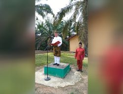 Kapolsek Kemuning Pimpin Upacara Hardiknas ke-67 di SMAN 1 Kemuning, Ajak Tingkatkan Sinergi Majukan Pendidikan