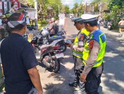 Polsek Ubud Bersama Tim Gabungan Tertibkan Parkir Liar di Kawasan Monkey Forest dan Hanoman